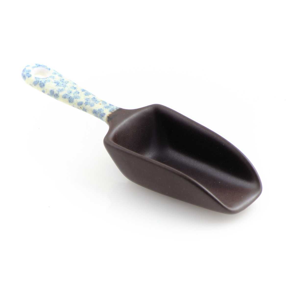 Keraaminen teelusikka kukkakuviolla